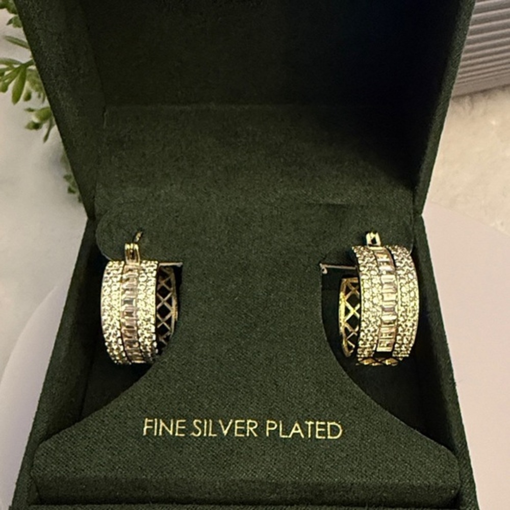 Elegant Fine Silver Plated Crystal women’s Light tone Gold Earrings